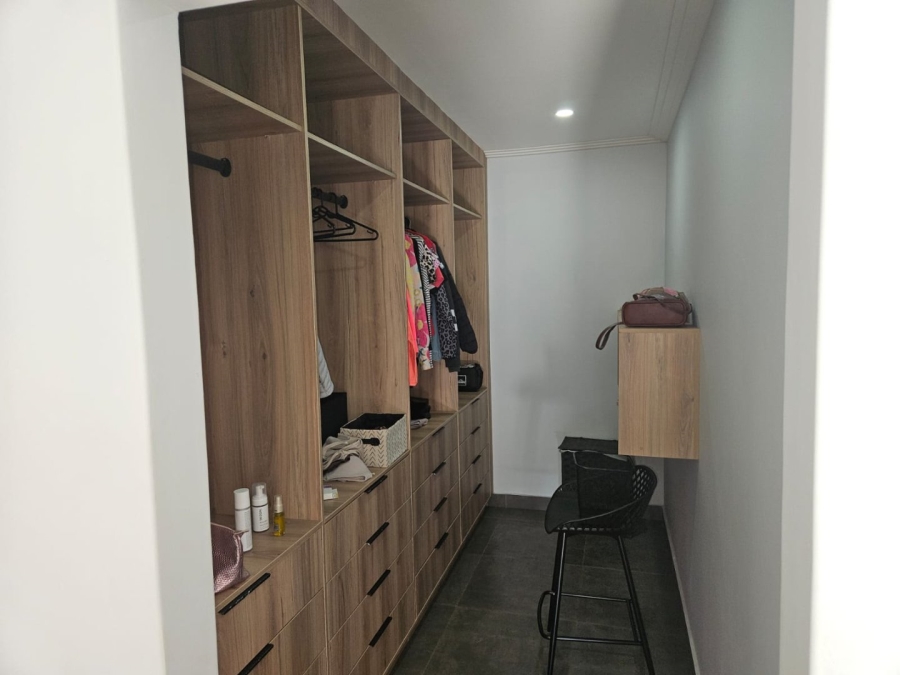 5 Bedroom Property for Sale in Wilkoppies North West